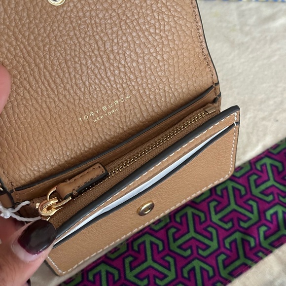 New TORY BURCH THEA FLAP CARD CASE only new ivory available rest sold out - Picture 8 of 10